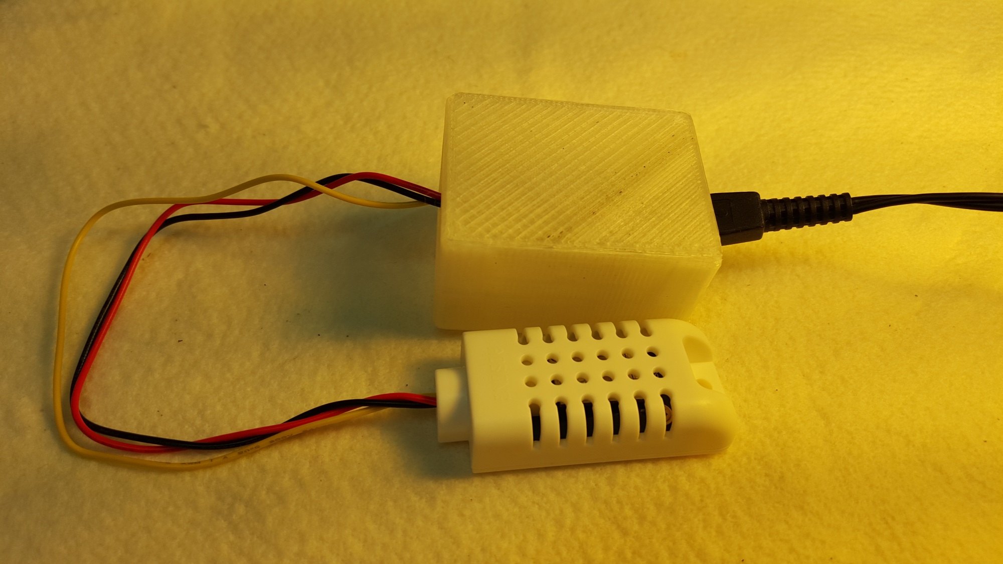 particle-photon-electron-remote-temperature-and-humidity-logger-nicj